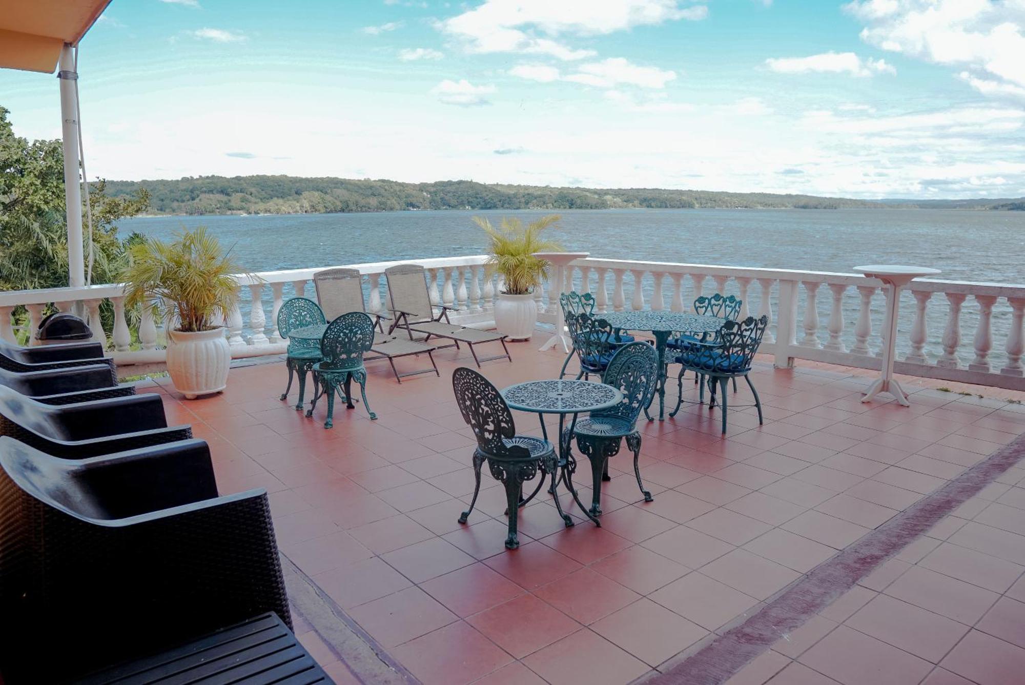 Hotel Villa Del Lago フローレス エクステリア 写真