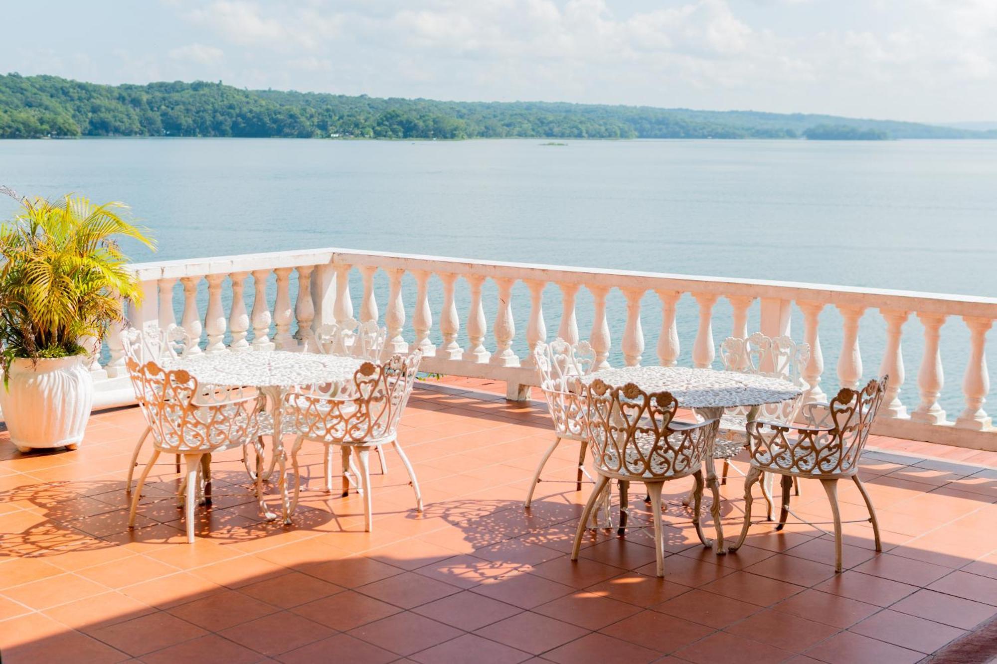 Hotel Villa Del Lago フローレス エクステリア 写真