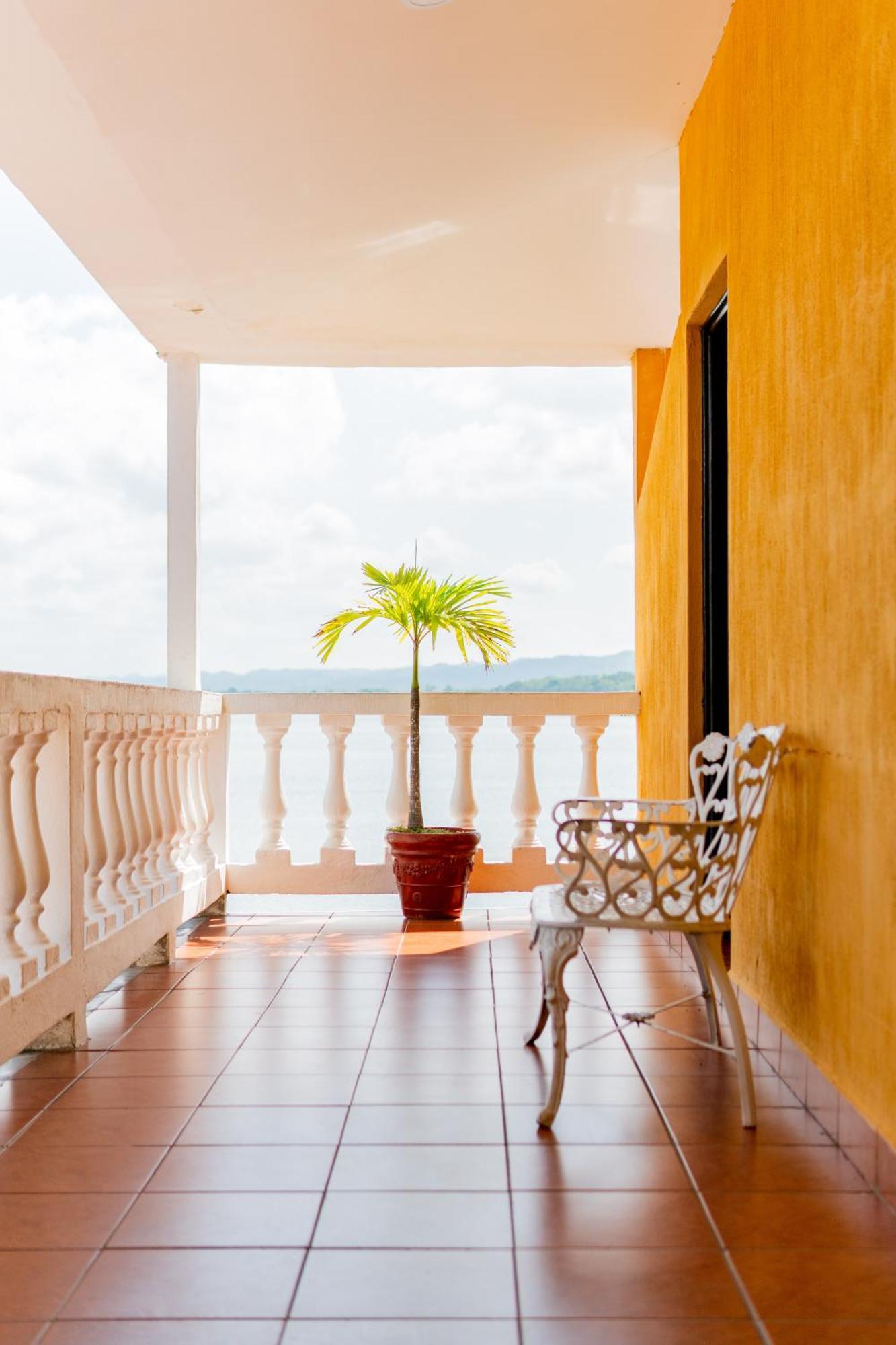 Hotel Villa Del Lago フローレス エクステリア 写真